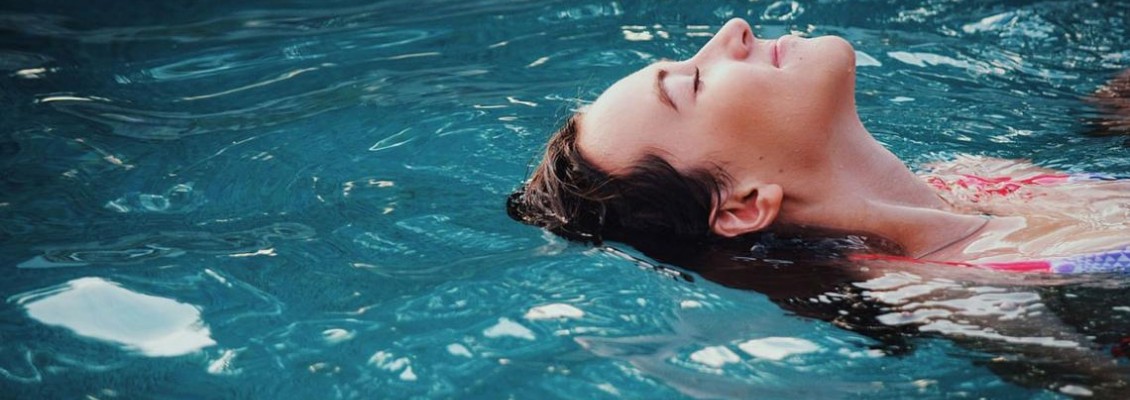 Hypopressives in the water, pool and beach